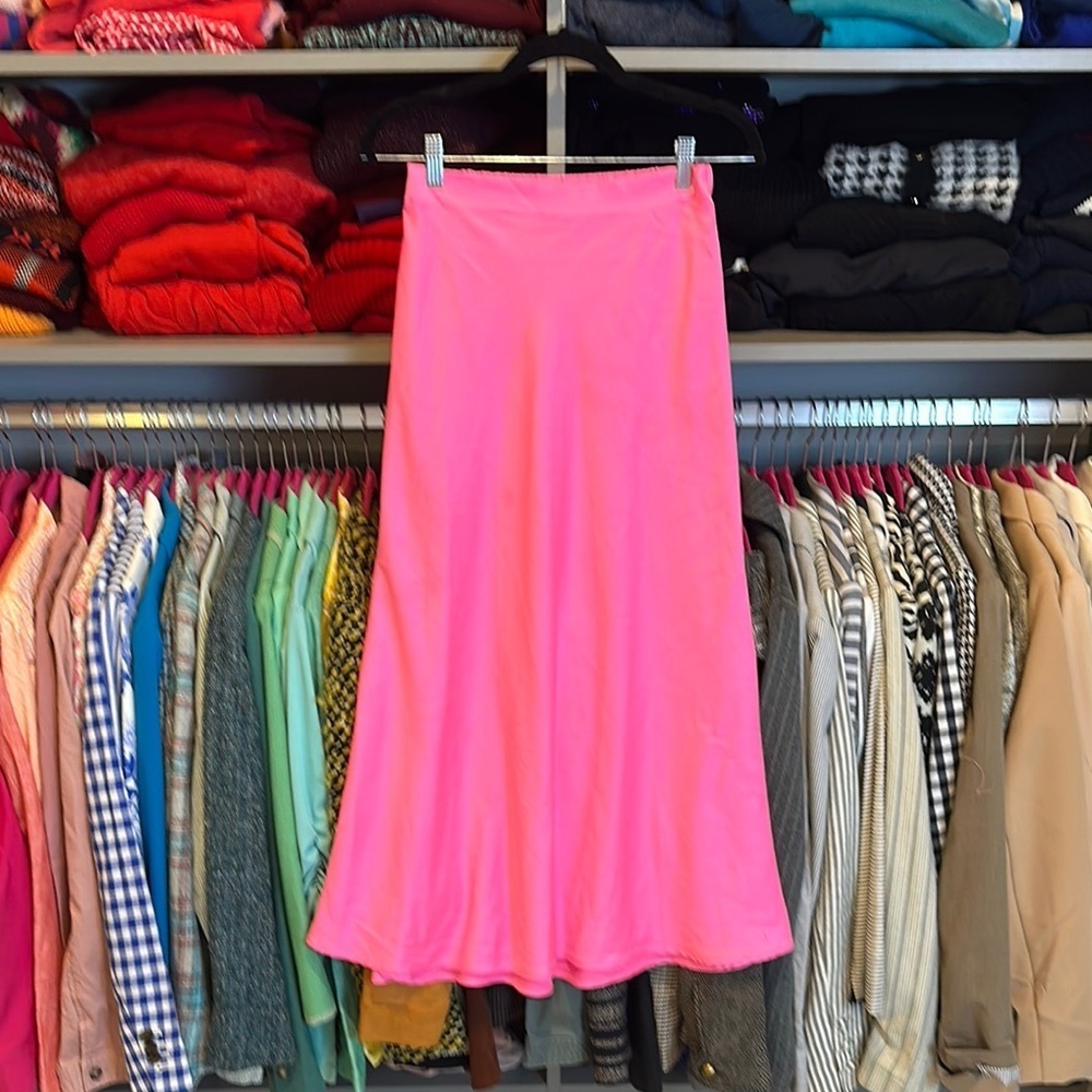 Haute Monde fluorescent pink elastic waistband satiny midi skirt size S